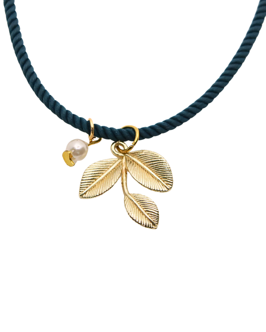 Mistletoe Choker