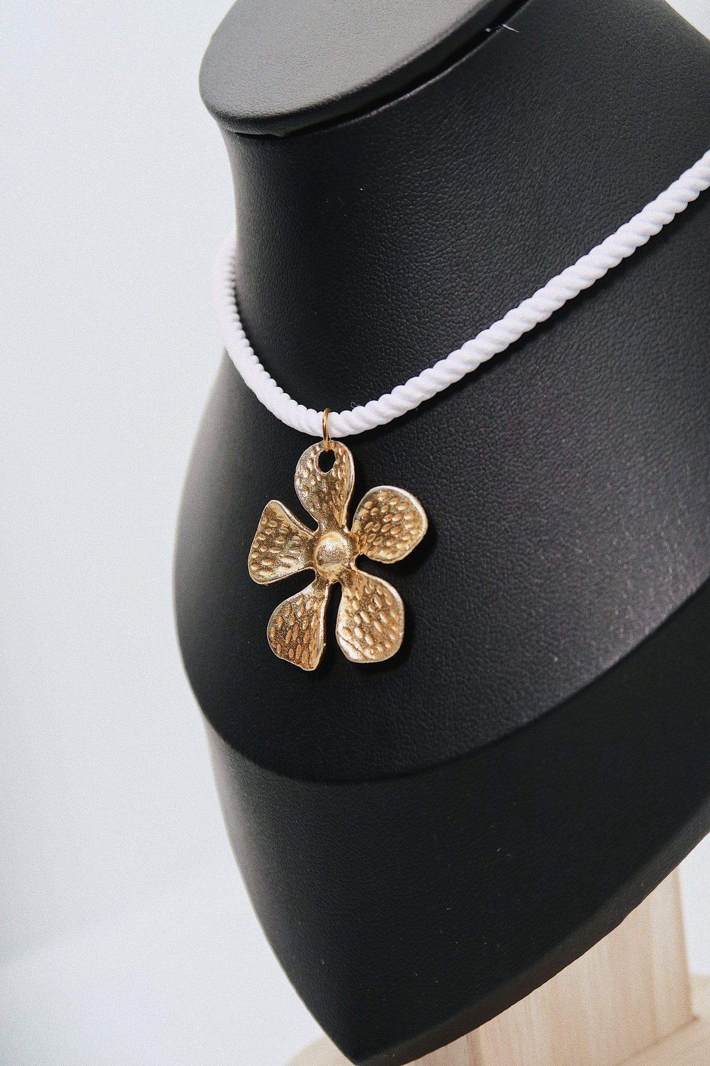 Pétalo Necklace