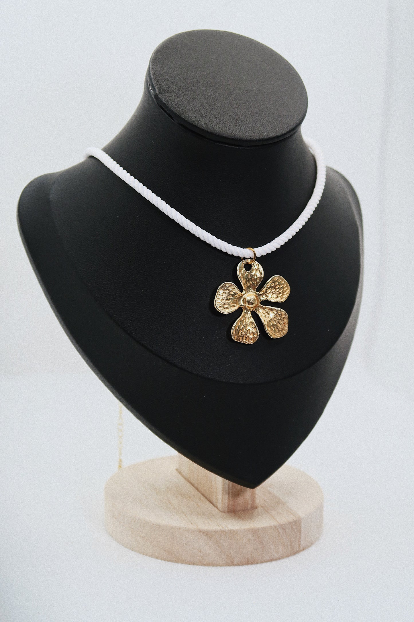 Pétalo Necklace