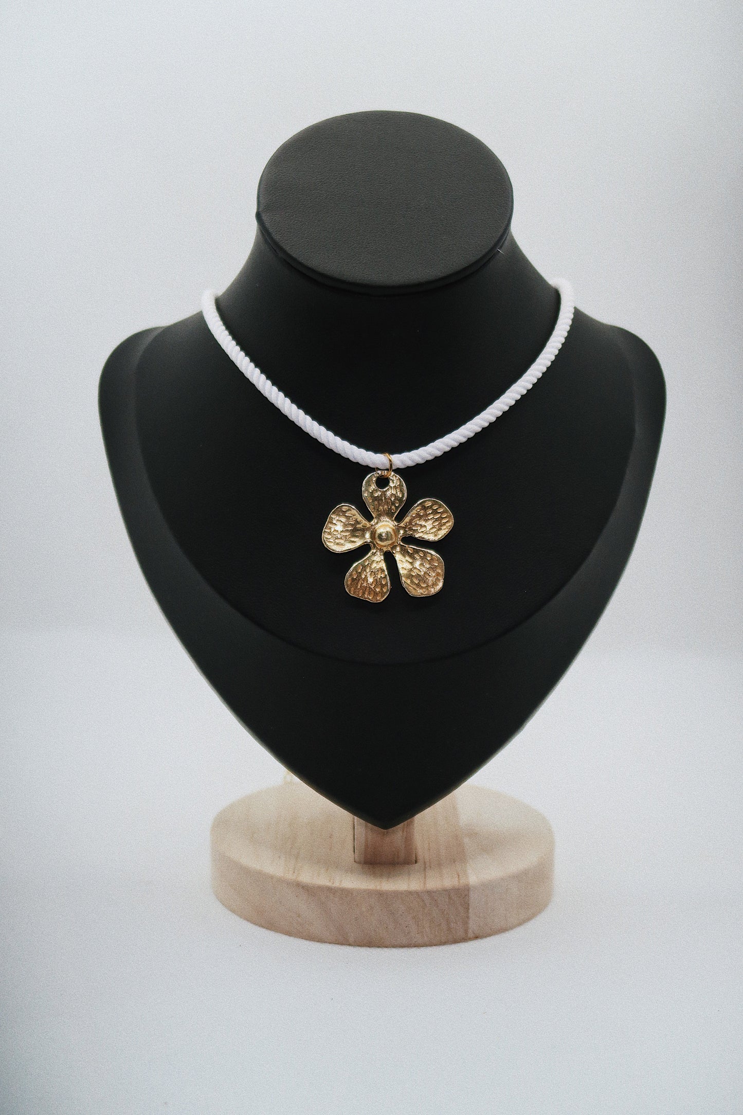 Pétalo Necklace